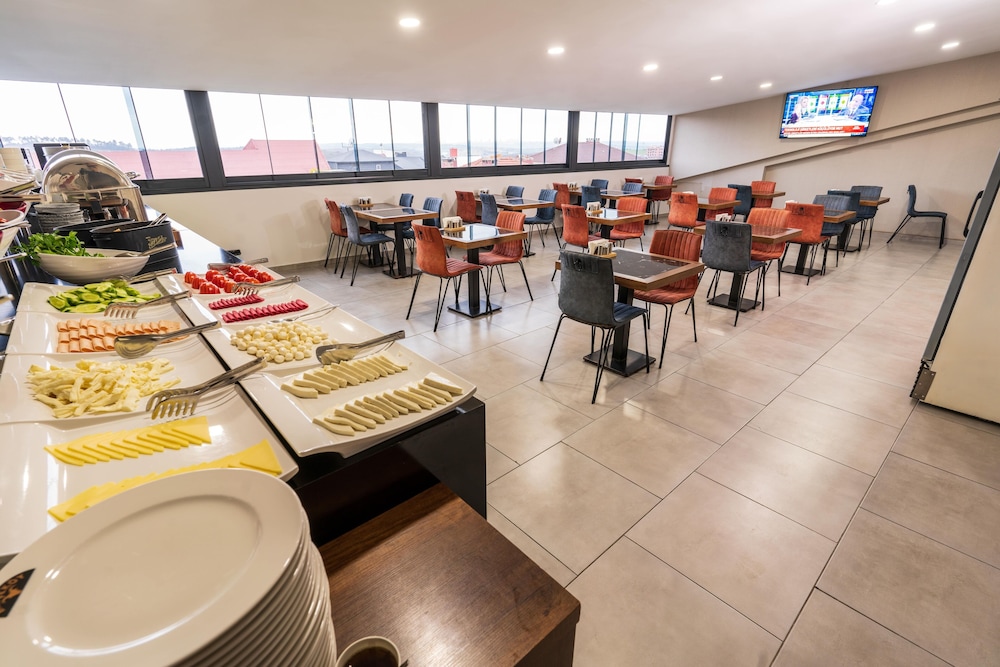 Airport Express Hotel 30/40