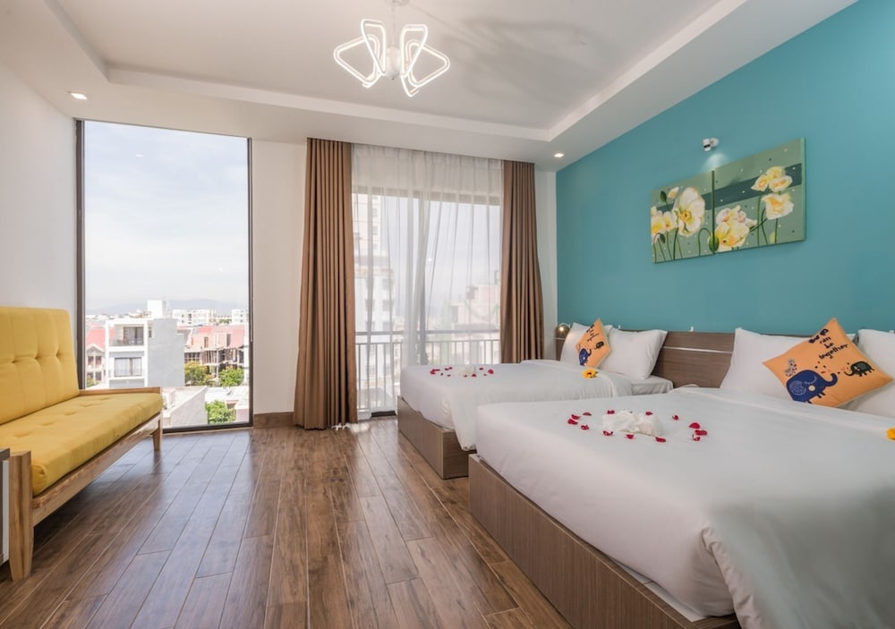LUXURY, STUDIO, SUITE, CITY VIEW, BALCONY