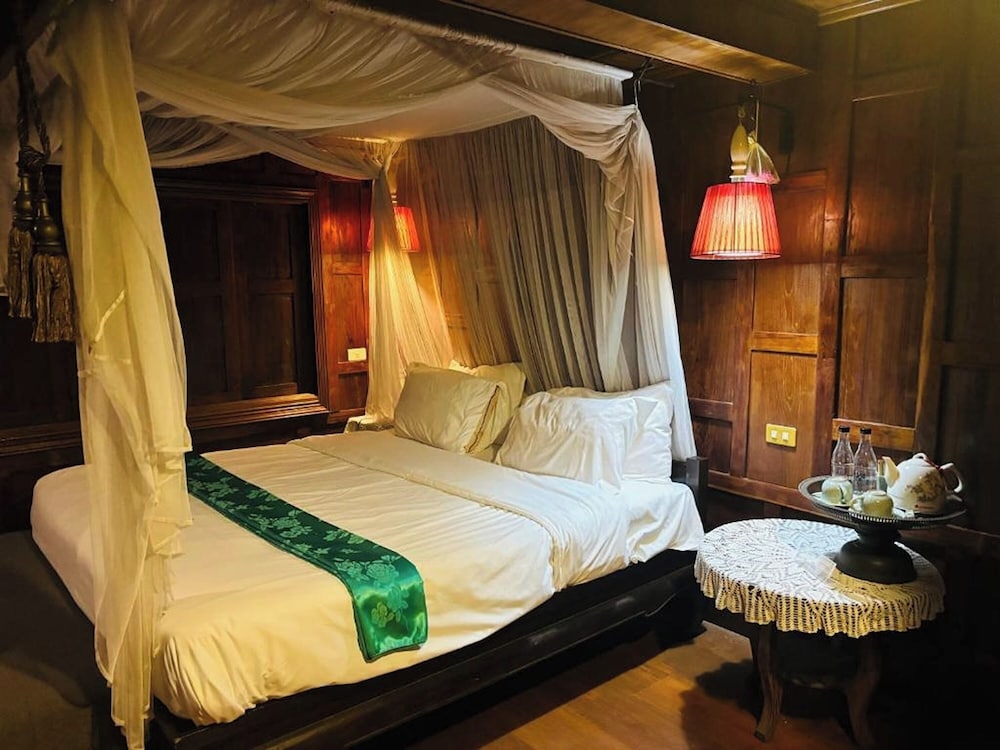 DELUXE, DOUBLE BED
