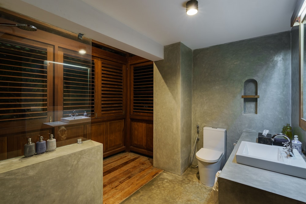 Royal Indigo Villa 35/37