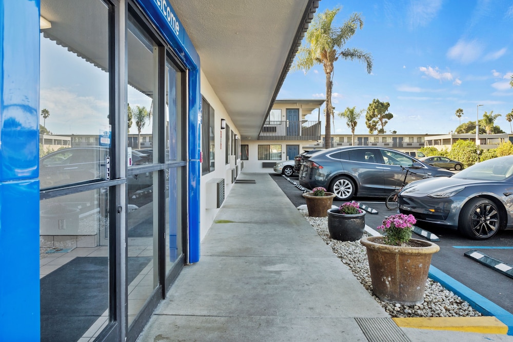 Motel6 Ventura, CA - Beach 42/58