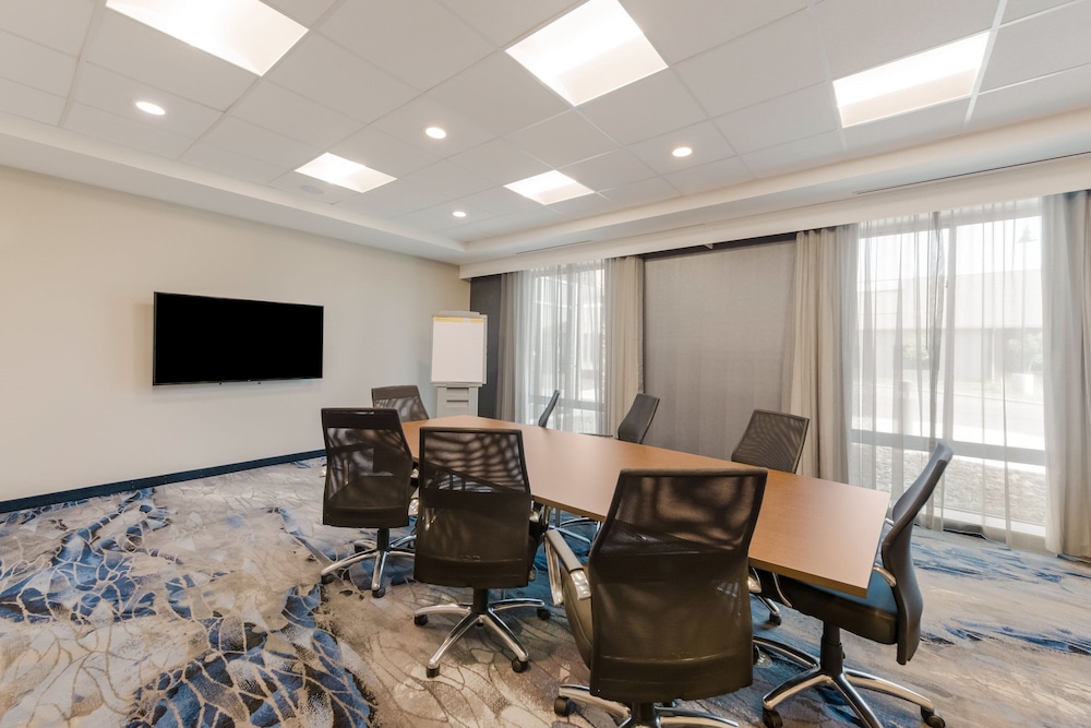 Fairfield Inn & Suites by Marriott Columbus Canal Winchester 14/20