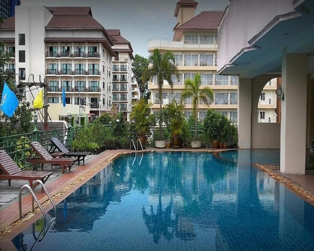 Mike Beach Resort 42/46