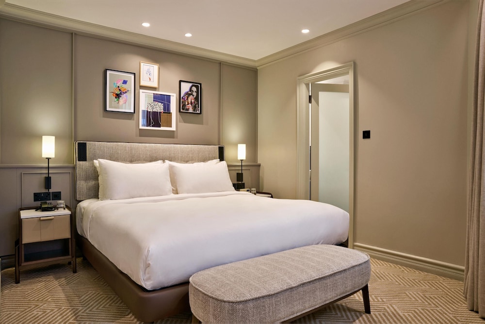 RENOVATED, JUNIOR SUITE
