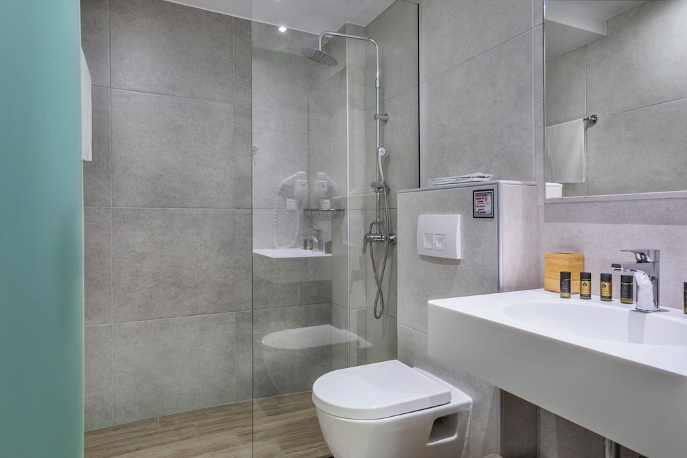 غرفة كومفورت ثلاثية بسرير كوين وسرير فردي، Hotel Vozina 7/9