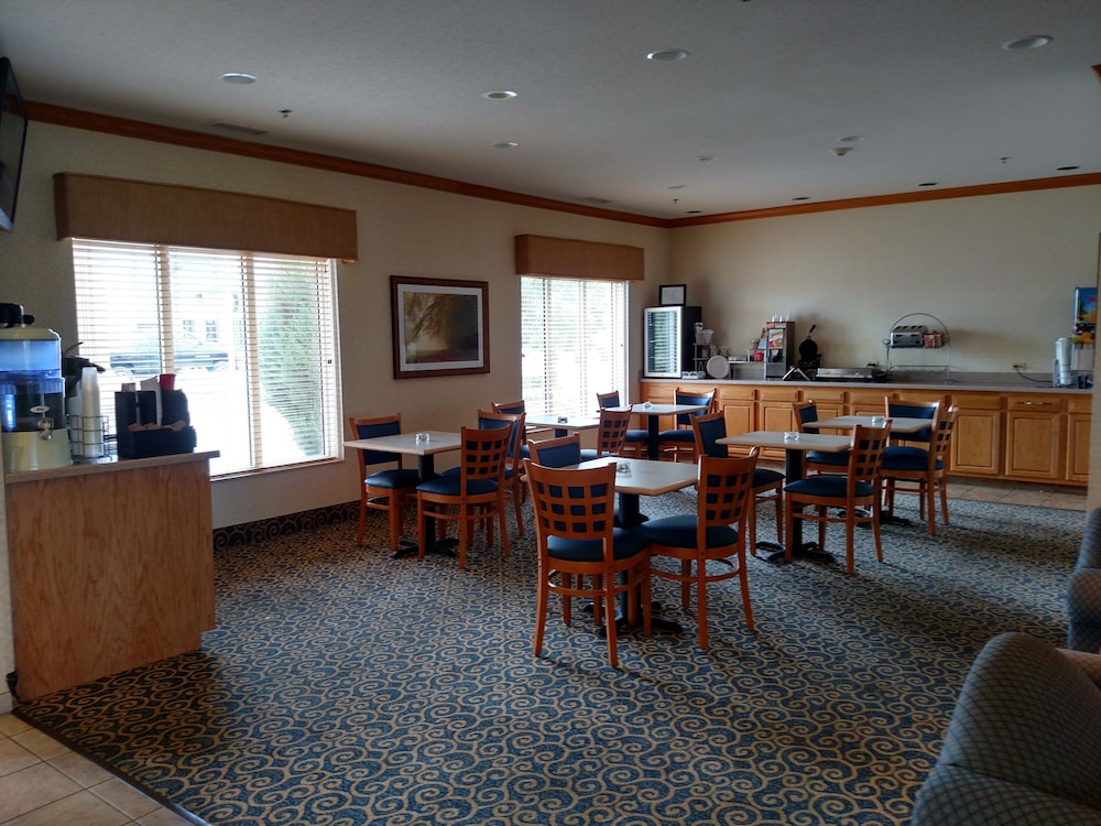 Holiday Inn Express Toledo West Napoleon 52/65