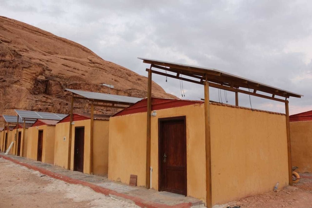 Moon Valley Camp 1/37