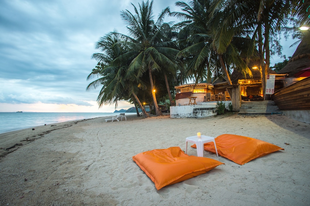 B52 BEACH RESORT 53/60