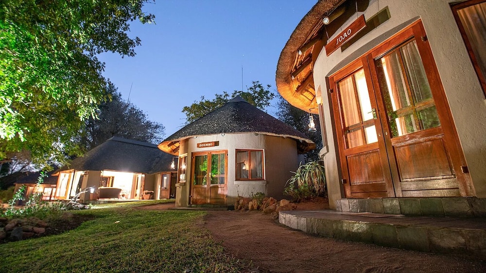 Ivory Wilderness River Rock Lodge 21/24