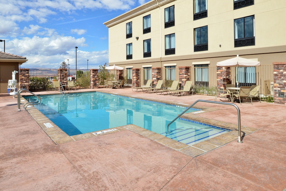 Holiday Inn Express & Suites Page - Lake Powell Area