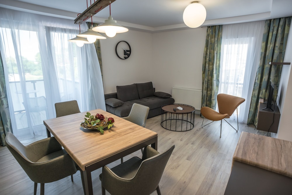 Uba Aparthotel 35/50