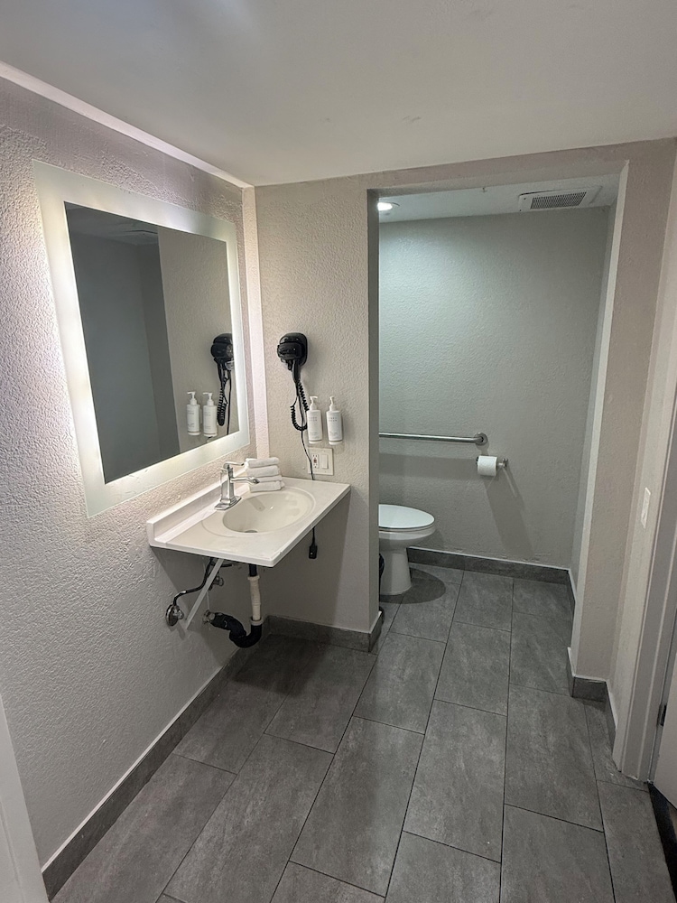 Days Inn by Wyndham Chula Vista/San Diego 56/57