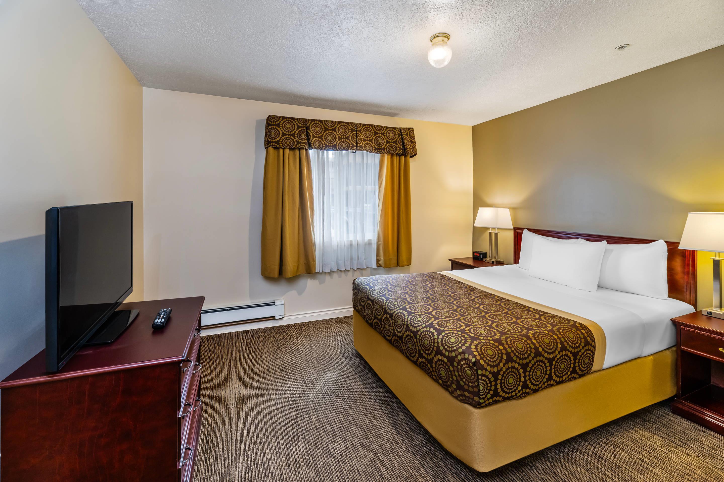Efficiency, Suite, 1 King and 2 Double Beds