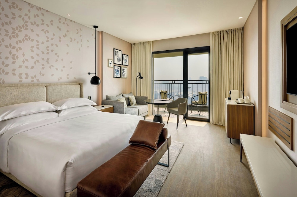 Guest Room, King Bed, River View, Balcony