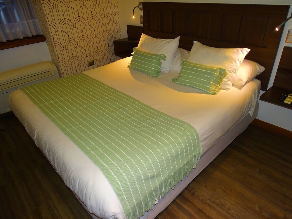 Su Merced Hotel Boutique 10/89