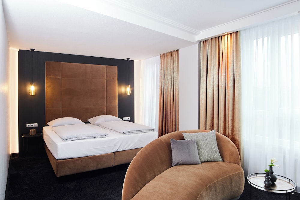 Hotel Esperanto 24/69