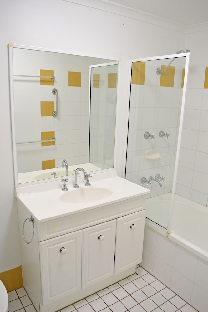 CAIRNS BEACH RESORT 48/49