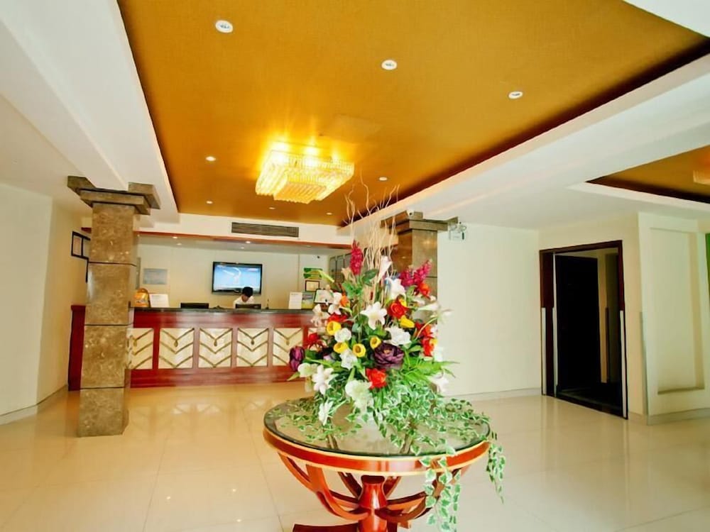 GreenTree Inn (Nanjing Yuhuatai Scenic Area, Zhonghuamen Metro Station) 5/28