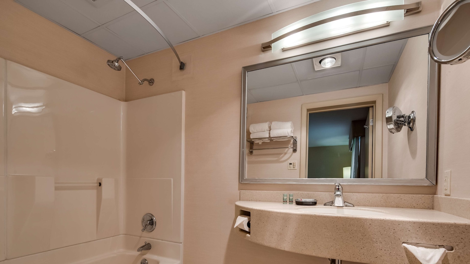 غرفة قياسية بسرير كوين، Best Western Dubois Hotel 5/5