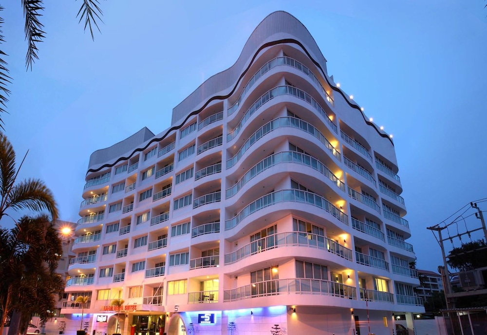 Nova Suites 3/71