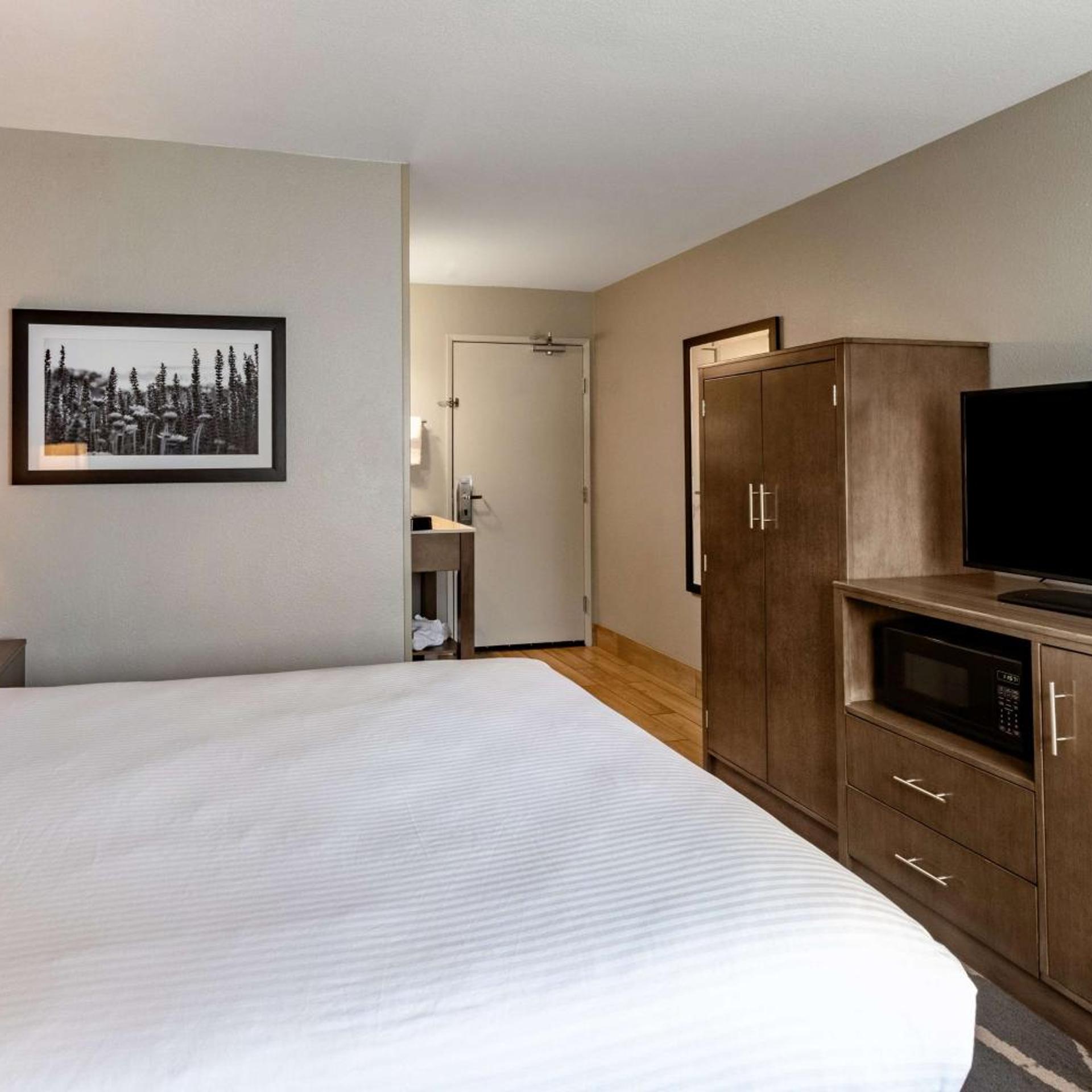 Room, Queen Bed, Small, Next to Elevator، Best Western Mcminnville Inn 2/10