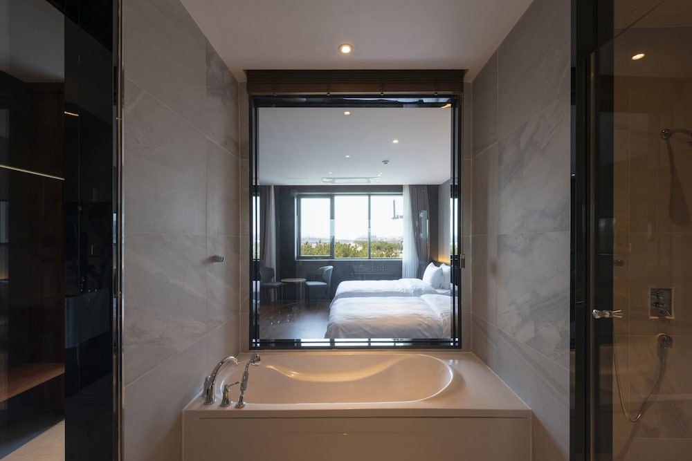 Brown-dot Hotel Sinho 36/38