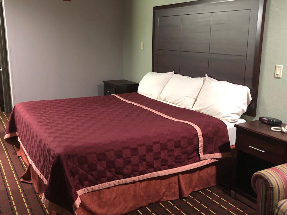 Texas Inn & Suites 10/28
