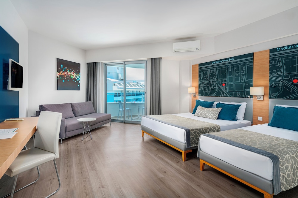 Avena Resort and Spa Hotel 24/68