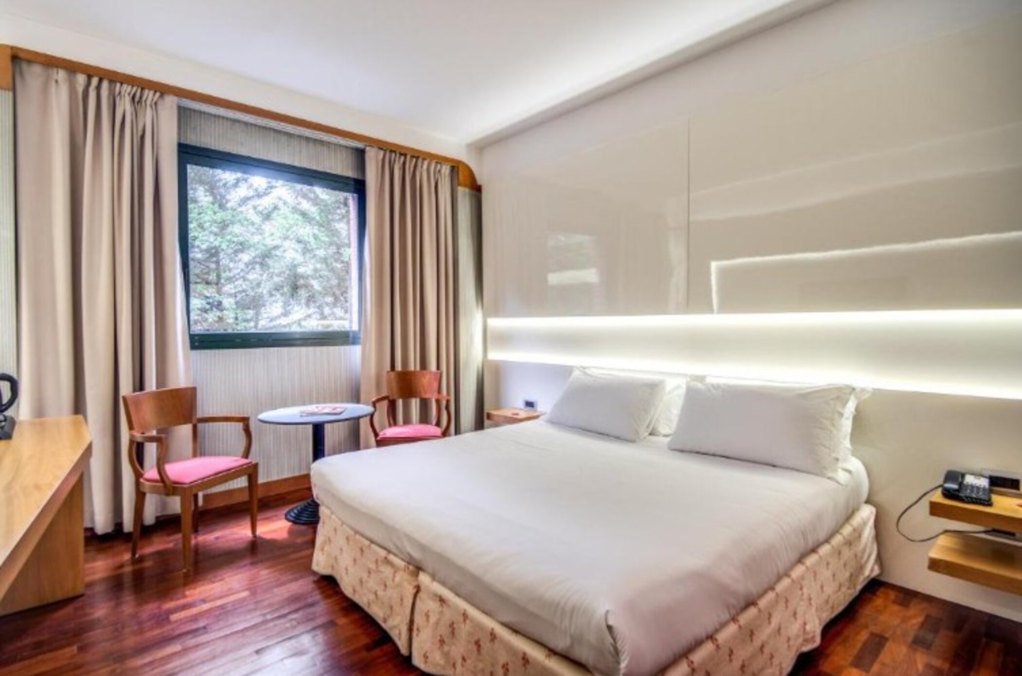 Room, Double Bed