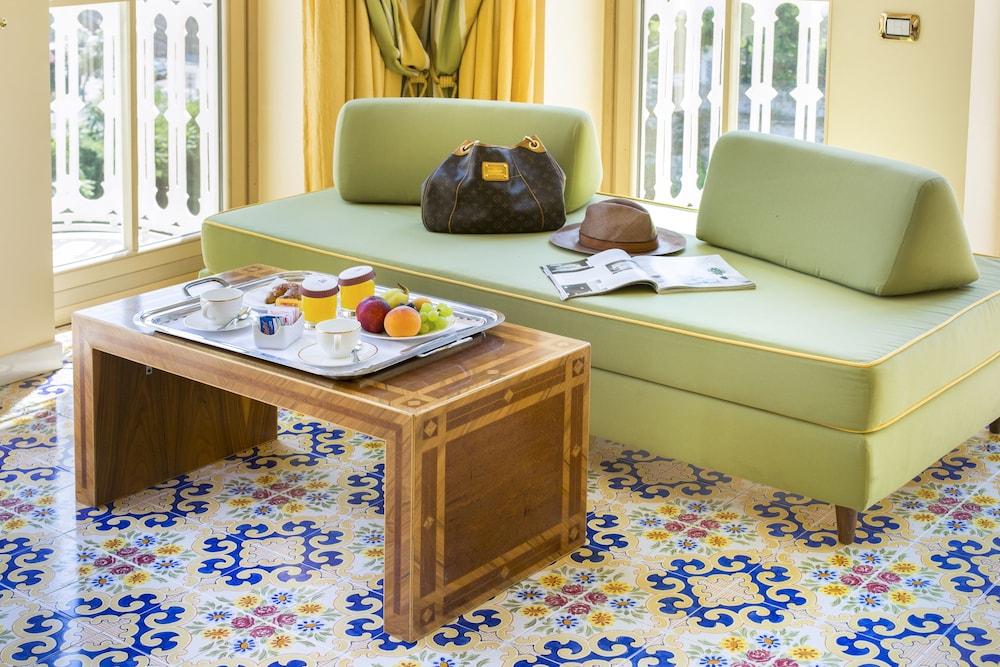 Antiche Mura Hotel 54/66