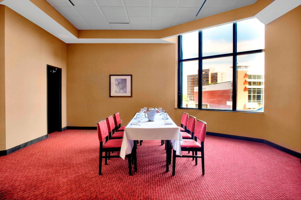 Courtyard By Marriott St Cloud Le St Germain Suite Hotel 26/28