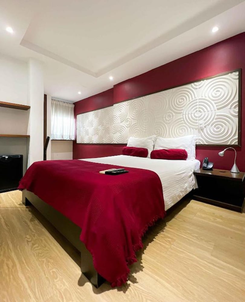 ROOM, SINGLE