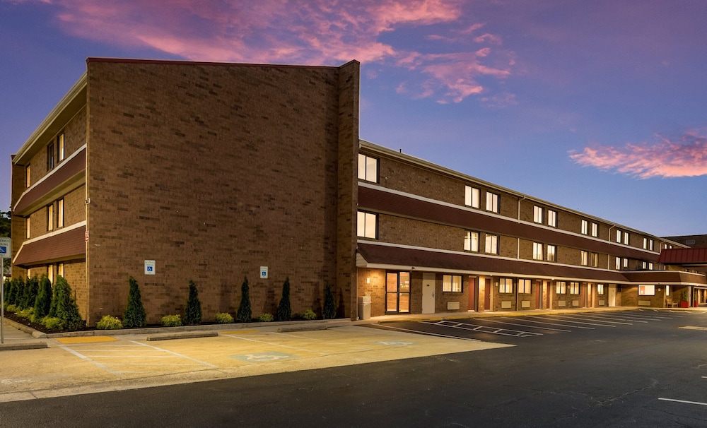 Red Roof PLUS+ Columbus Worthington photo2