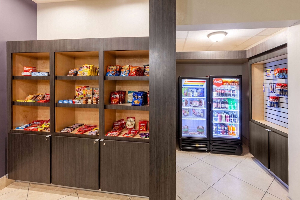 La Quinta Inn And Suites By Wyndham Lumberton 40/59