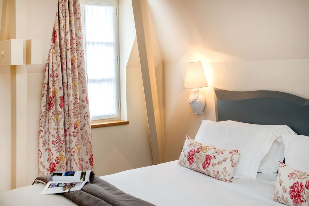 Le Relais Des Trois Chateaux 12/55