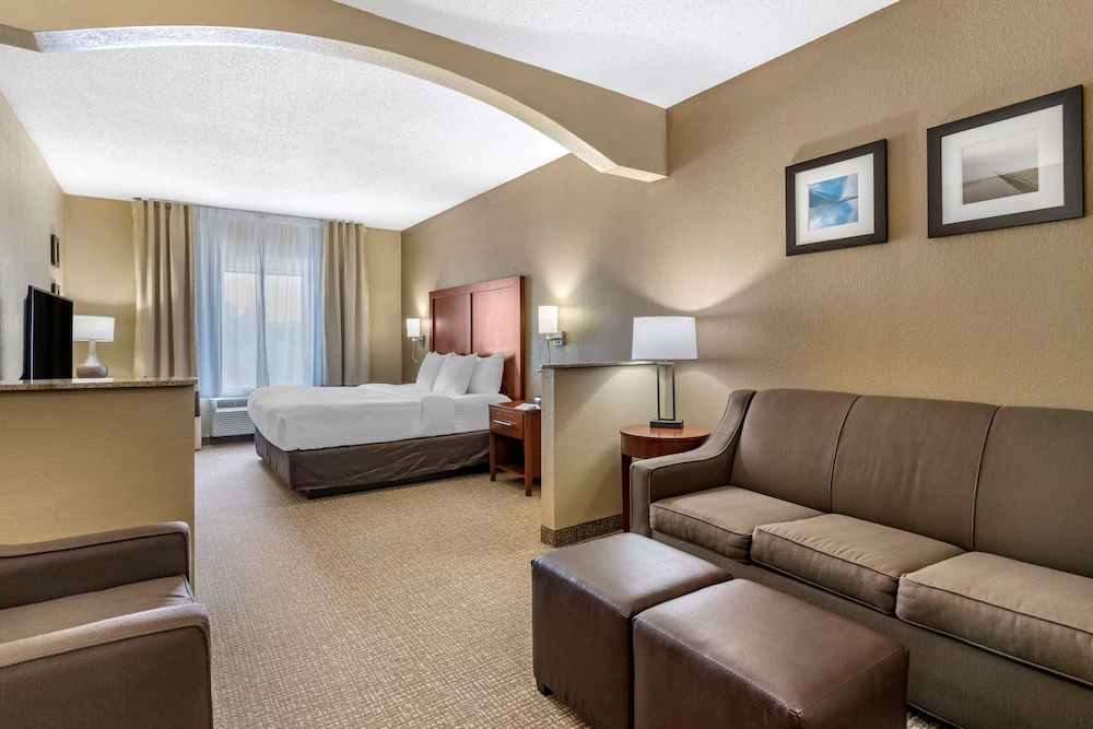 Comfort Inn & Suites St. Louis O Fallon 24/34