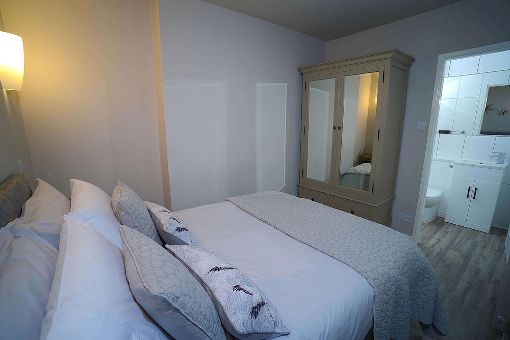 Twelve Self Serviced Apartments 8/50