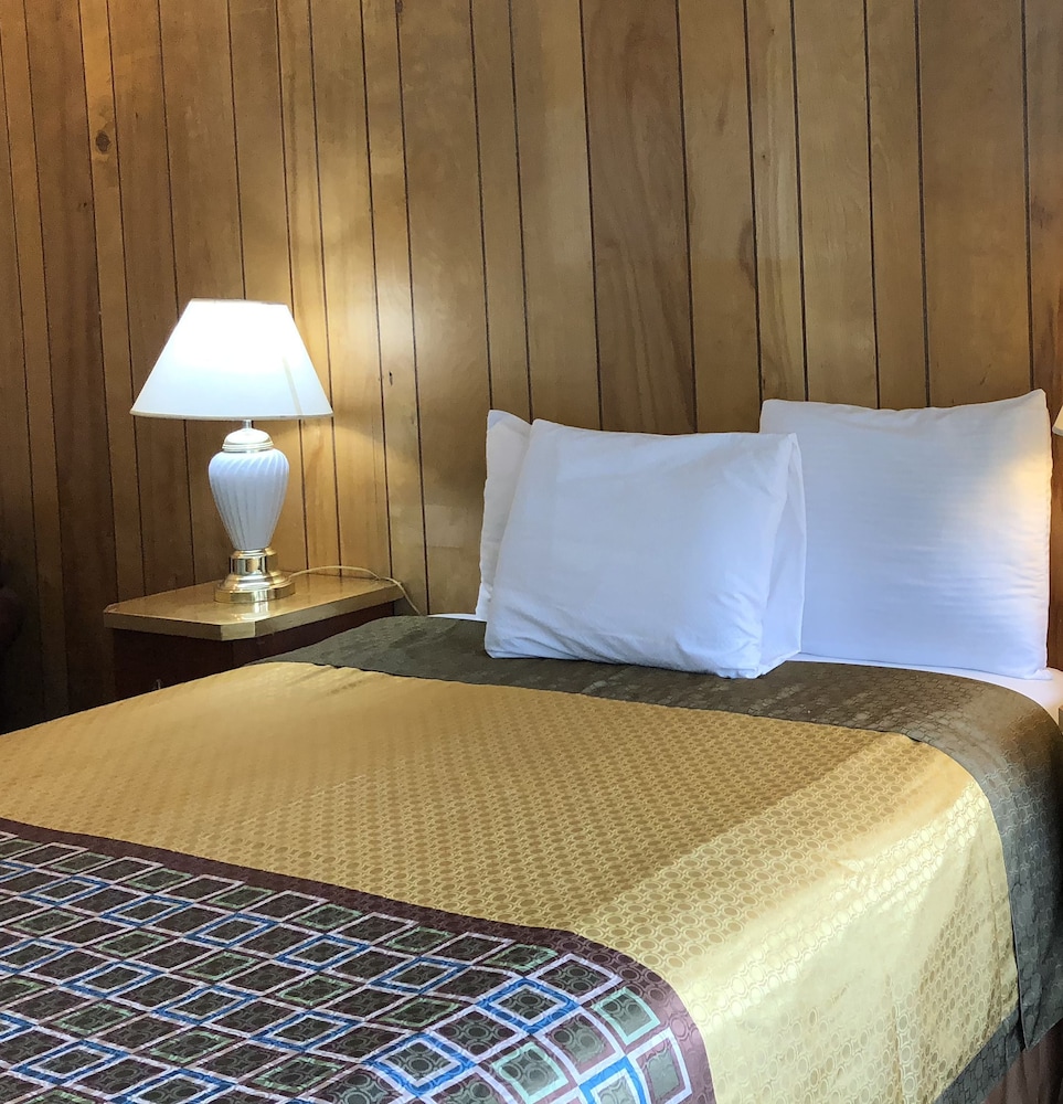 Cedar Inn & Suites 10/64