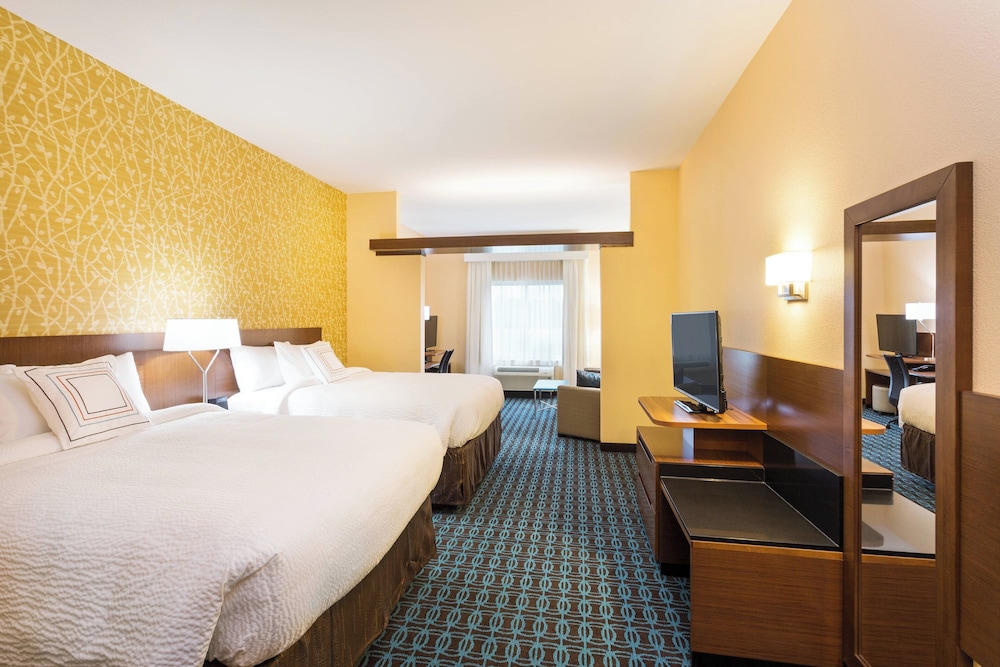 Suite, 2 Queen Beds, Sofa