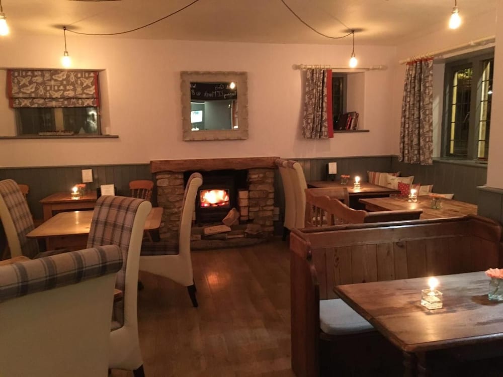 The Tollgate Inn 12/35