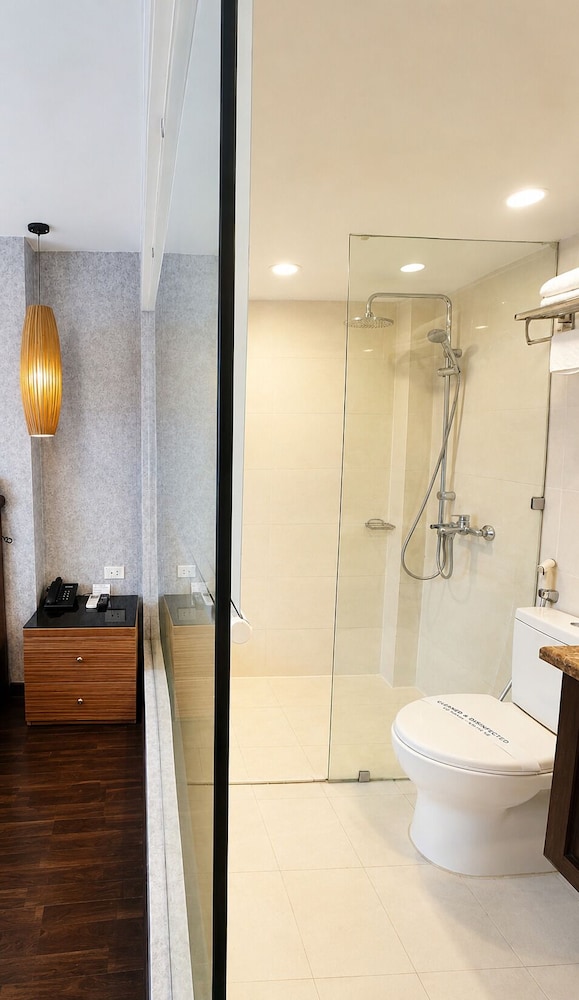 Golden Moon Suite Hotel 61/62