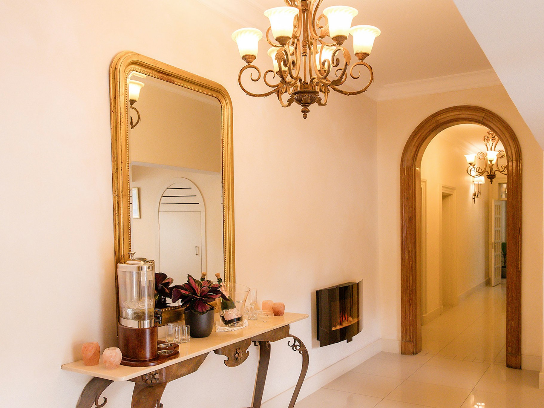 10 2nd Avenue Boutique Hotel 11/56