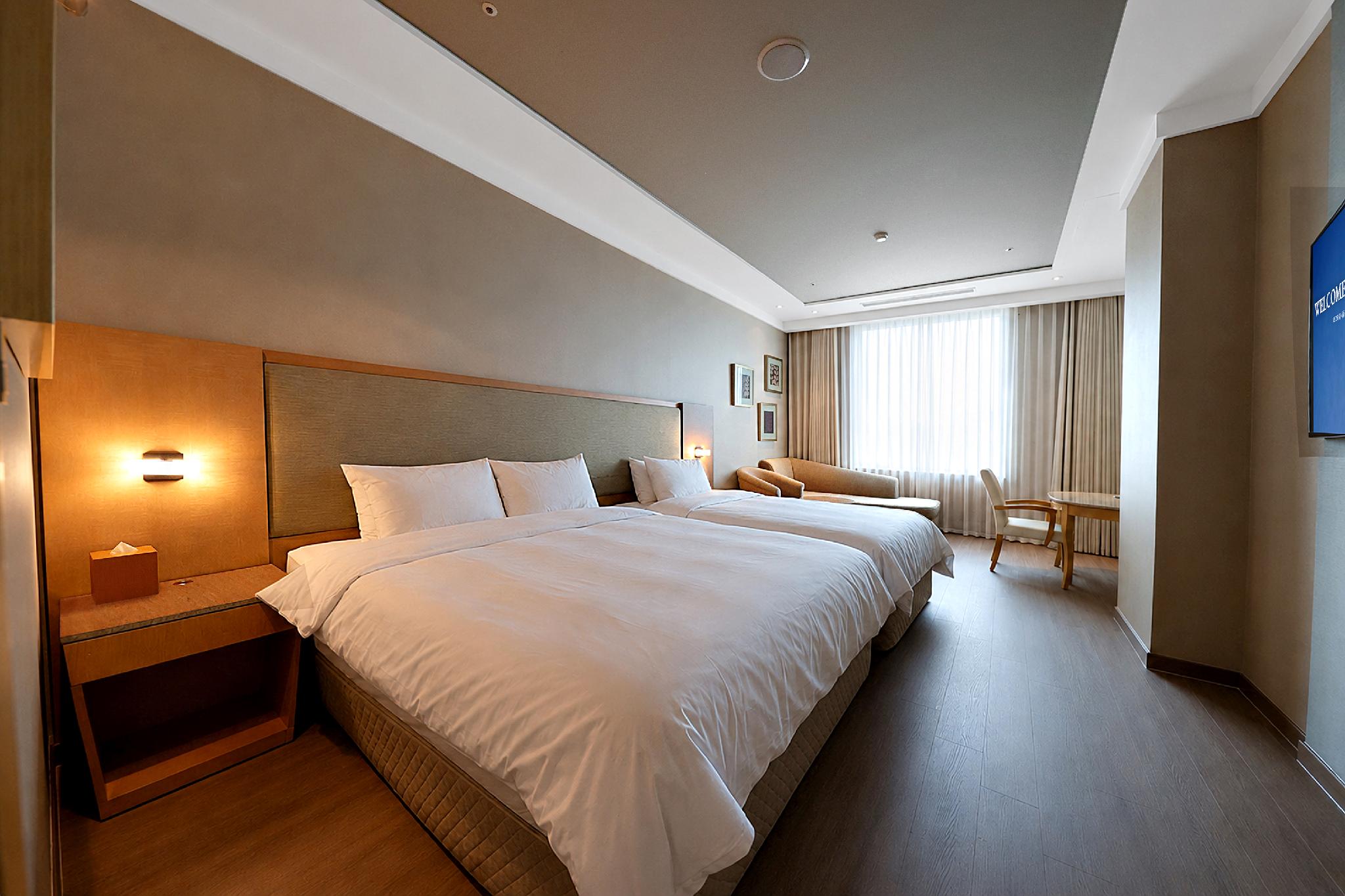 Hollywood, Twin Beds