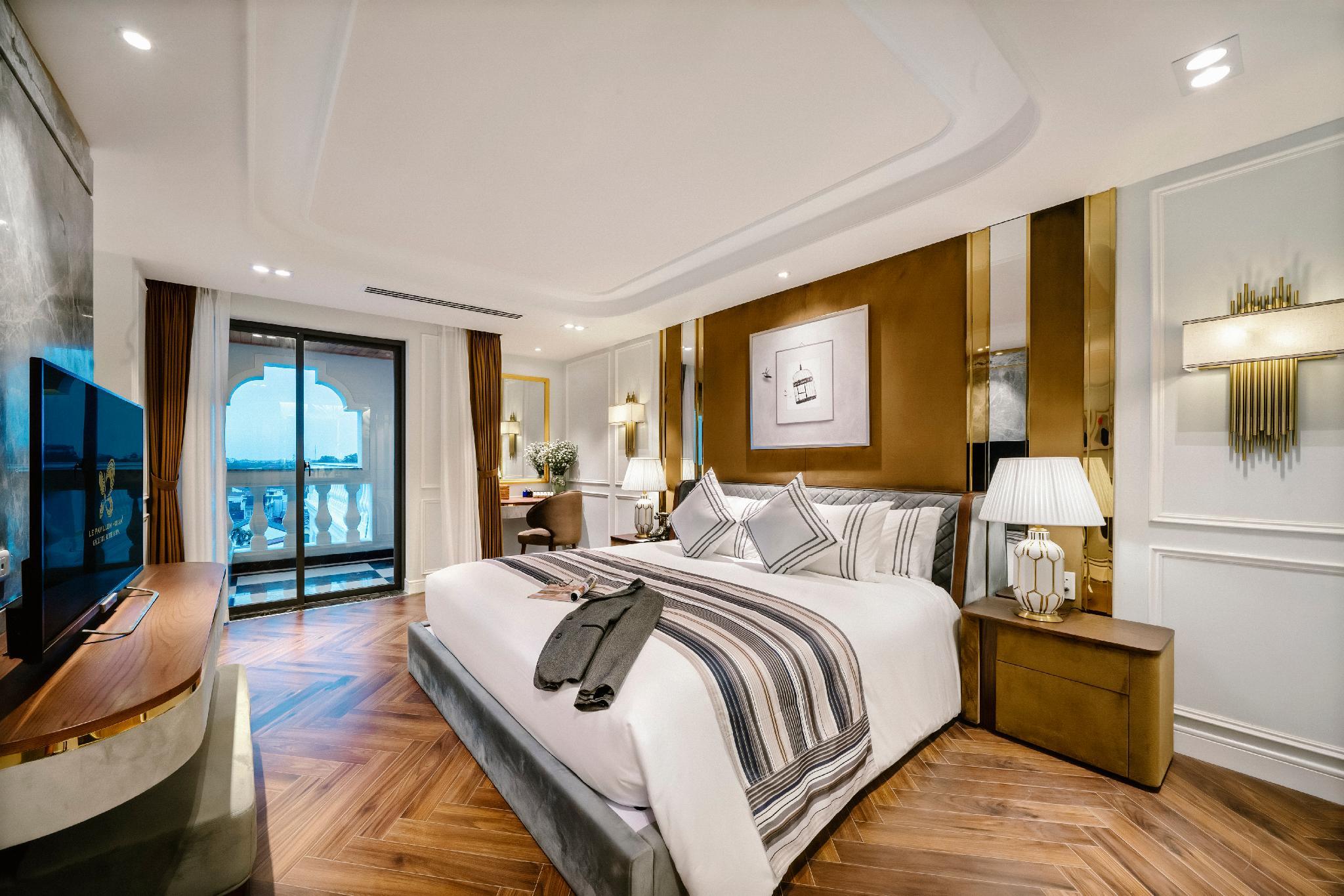 Gallery, Suite
