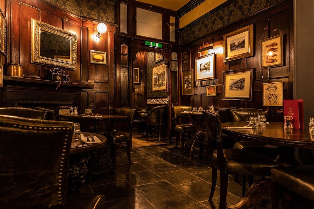 Fox and Anchor 28/36
