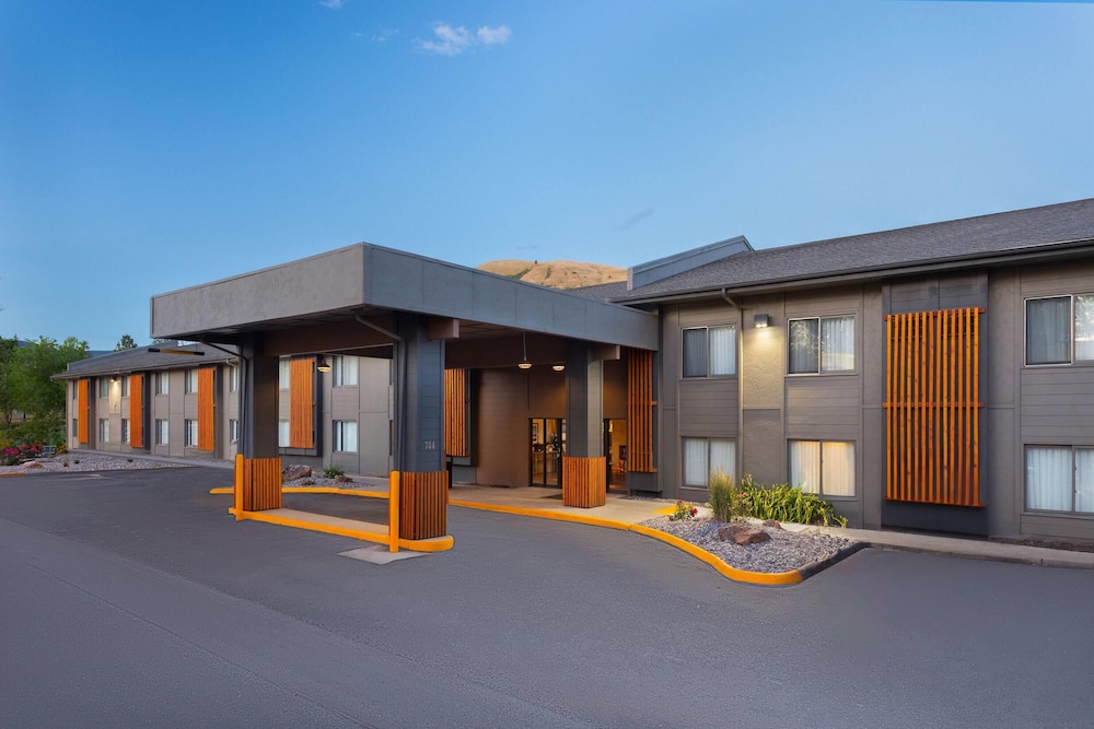 Days Inn and Suites by Wyndham Downtown Missoula-University 61/66