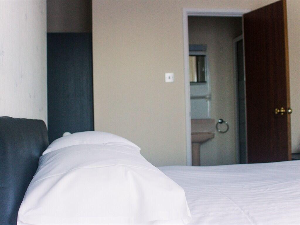 Wellesley Park Hotel 5/11