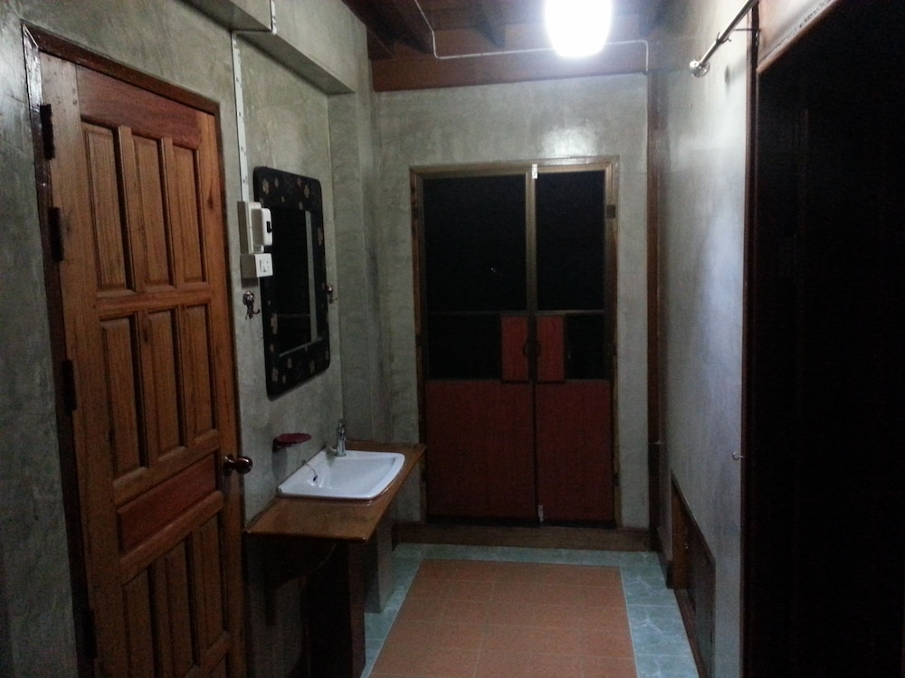 Rim Nam Kong Homestay & Campsite 38/40