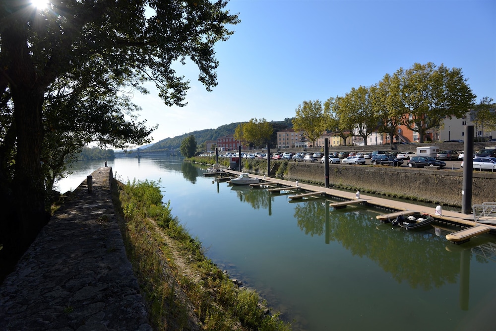 KYRIAD LYON SUD - GIVORS 47/50