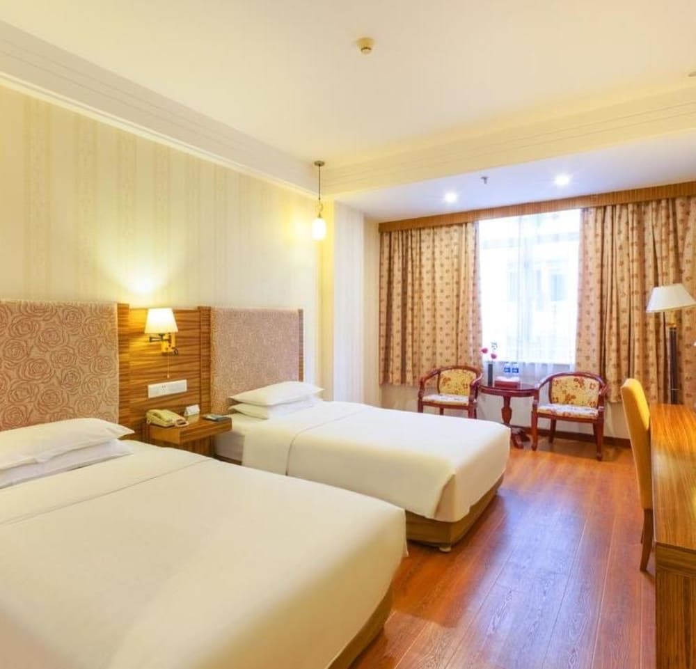 Huaqiao 18/50